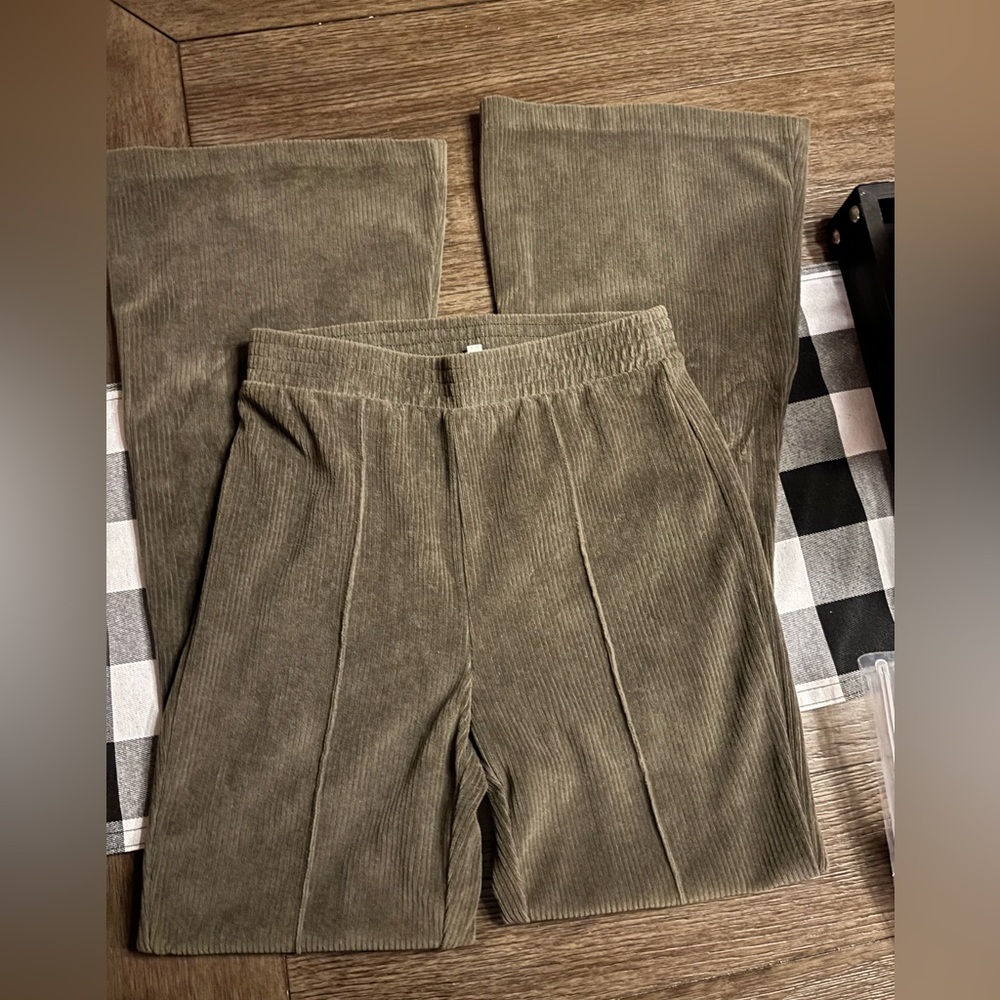 aerie women’s Olive Green Corduroy flare pants. Super soft